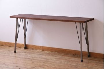 ラワン材一枚板　趣のある古材で作成したリメイク鉄脚テーブル(飾り台、カウンターテーブル)