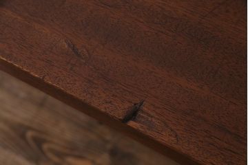 ラワン材一枚板　趣のある古材で作成したリメイク鉄脚テーブル(飾り台、カウンターテーブル)