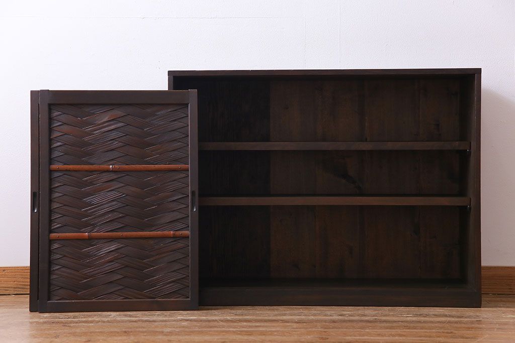 アンティーク家具　昭和初期　網代編み　和の雰囲気を高める小振りな戸棚(収納棚)