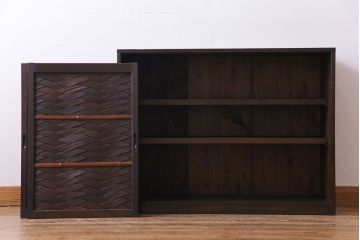 アンティーク家具　昭和初期　網代編み　和の雰囲気を高める小振りな戸棚(収納棚)