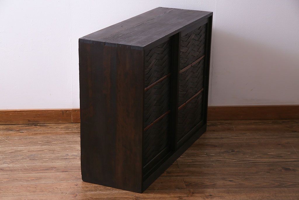 アンティーク家具　昭和初期　網代編み　和の雰囲気を高める小振りな戸棚(収納棚)