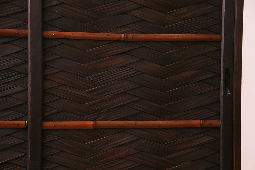 アンティーク家具　昭和初期　網代編み　和の雰囲気を高める小振りな戸棚(収納棚)