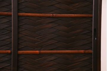 アンティーク家具　昭和初期　網代編み　和の雰囲気を高める小振りな戸棚(収納棚)