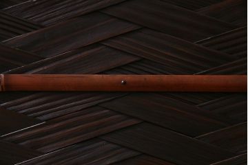 アンティーク家具　昭和初期　網代編み　和の雰囲気を高める小振りな戸棚(収納棚)