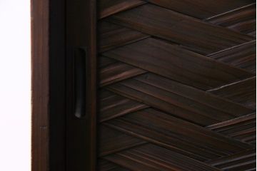 アンティーク家具　昭和初期　網代編み　和の雰囲気を高める小振りな戸棚(収納棚)