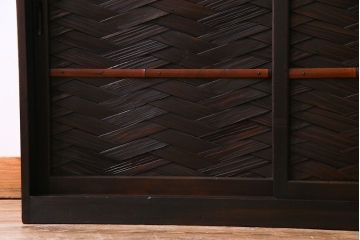 アンティーク家具　昭和初期　網代編み　和の雰囲気を高める小振りな戸棚(収納棚)