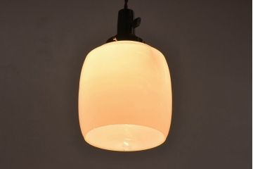 昭和レトロ　丸みを帯びた筒型のシェードが愛らしいペンダントライト(天井照明、吊り下げ照明)