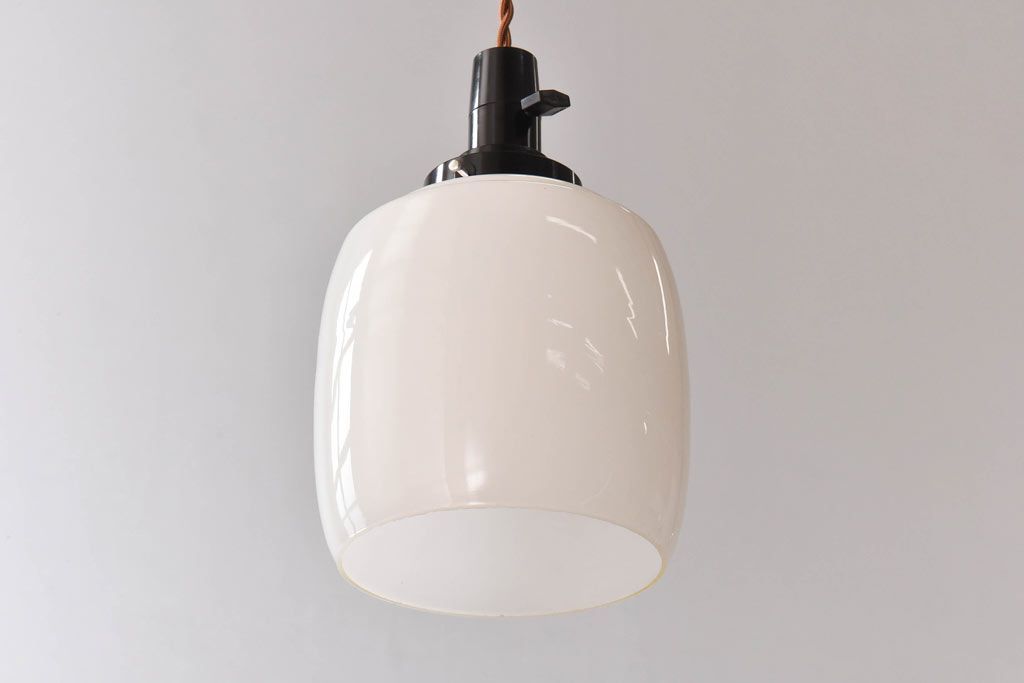 昭和レトロ　丸みを帯びた筒型のシェードが愛らしいペンダントライト(天井照明、吊り下げ照明)