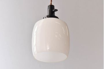 昭和レトロ　丸みを帯びた筒型のシェードが愛らしいペンダントライト(天井照明、吊り下げ照明)