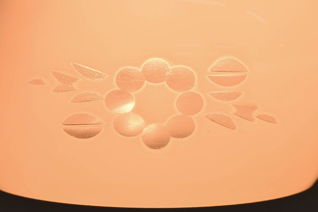 昭和レトロ　コロンと丸いフォルムが愛らしい切子のペンダントライト(天井照明、吊り下げ照明)です。