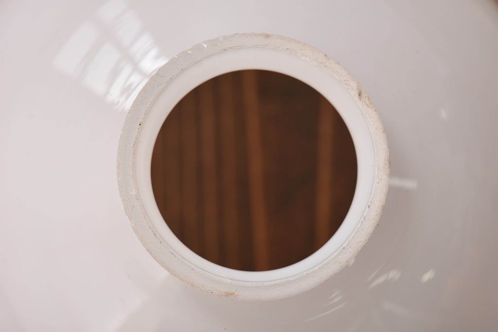 昭和レトロ　コロンと丸いフォルムが愛らしい切子のペンダントライト(天井照明、吊り下げ照明)です。