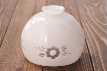 昭和レトロ　コロンと丸いフォルムが愛らしい切子のペンダントライト(天井照明、吊り下げ照明)です。