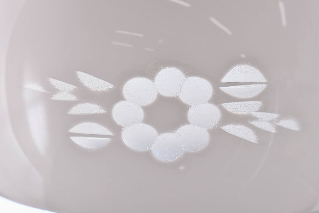 昭和レトロ　コロンと丸いフォルムが愛らしい切子のペンダントライト(天井照明、吊り下げ照明)です。