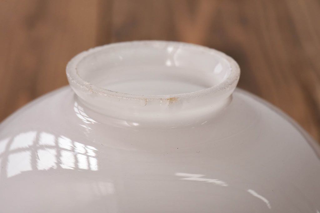 昭和レトロ　コロンと丸いフォルムが愛らしい切子のペンダントライト(天井照明、吊り下げ照明)です。