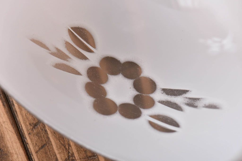 昭和レトロ　コロンと丸いフォルムが愛らしい切子のペンダントライト(天井照明、吊り下げ照明)です。