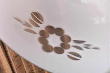 昭和レトロ　コロンと丸いフォルムが愛らしい切子のペンダントライト(天井照明、吊り下げ照明)です。