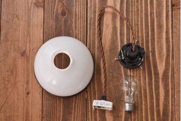 昭和レトロ　和モダンな雰囲気漂うガラスシェードのペンダントライト(天井照明、吊り下げ照明)