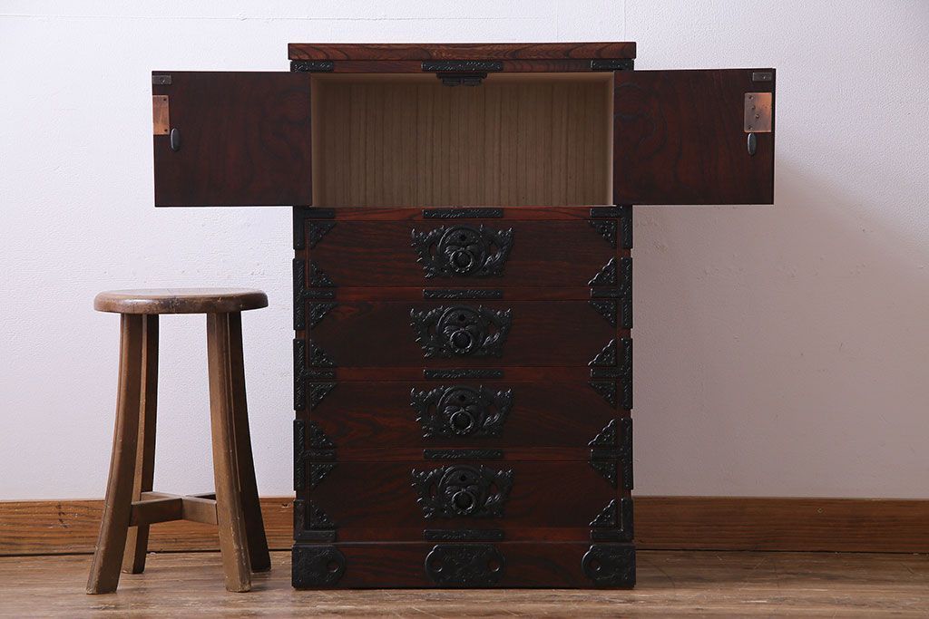 中古　岩谷堂箪笥　開き戸付き　上質な和の雰囲気漂う立長箪笥(和タンス・チェスト)(定価約38万円)