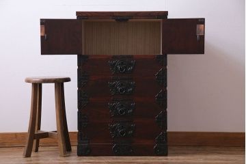 中古　岩谷堂箪笥　開き戸付き　上質な和の雰囲気漂う立長箪笥(和タンス・チェスト)(定価約38万円)