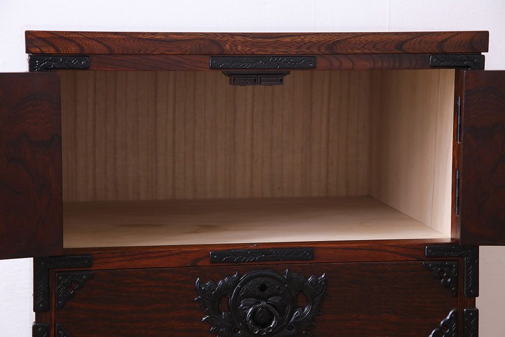 中古　岩谷堂箪笥　開き戸付き　上質な和の雰囲気漂う立長箪笥(和タンス・チェスト)(定価約38万円)