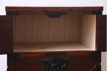 中古　岩谷堂箪笥　開き戸付き　上質な和の雰囲気漂う立長箪笥(和タンス・チェスト)(定価約38万円)