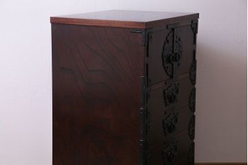 中古　岩谷堂箪笥　開き戸付き　上質な和の雰囲気漂う立長箪笥(和タンス・チェスト)(定価約38万円)