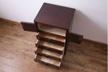 中古　岩谷堂箪笥　開き戸付き　上質な和の雰囲気漂う立長箪笥(和タンス・チェスト)(定価約38万円)