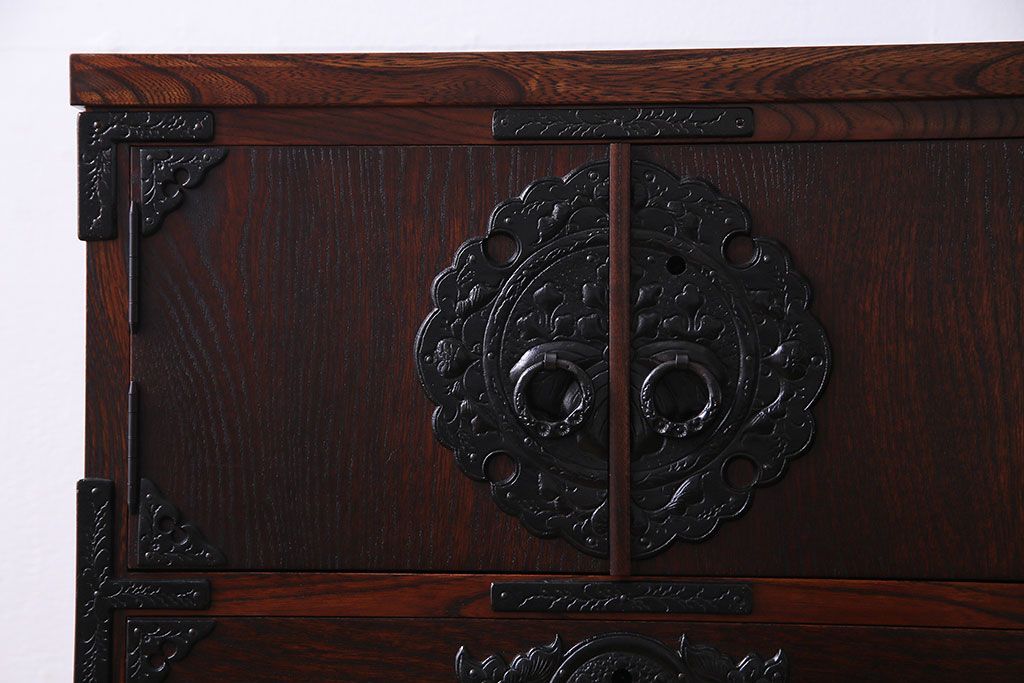 中古　岩谷堂箪笥　開き戸付き　上質な和の雰囲気漂う立長箪笥(和タンス・チェスト)(定価約38万円)