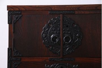 中古　岩谷堂箪笥　開き戸付き　上質な和の雰囲気漂う立長箪笥(和タンス・チェスト)(定価約38万円)