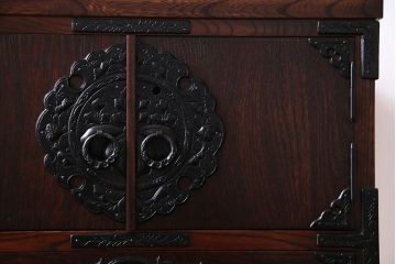 中古　岩谷堂箪笥　開き戸付き　上質な和の雰囲気漂う立長箪笥(和タンス・チェスト)(定価約38万円)