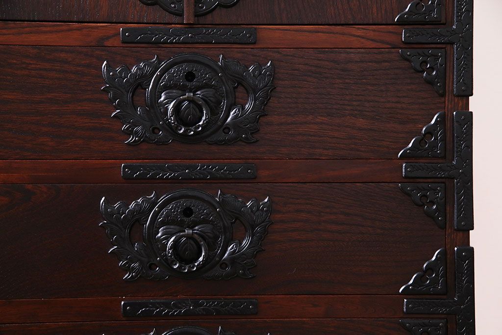 中古　岩谷堂箪笥　開き戸付き　上質な和の雰囲気漂う立長箪笥(和タンス・チェスト)(定価約38万円)