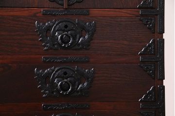 中古　岩谷堂箪笥　開き戸付き　上質な和の雰囲気漂う立長箪笥(和タンス・チェスト)(定価約38万円)