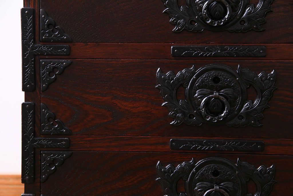 中古　岩谷堂箪笥　開き戸付き　上質な和の雰囲気漂う立長箪笥(和タンス・チェスト)(定価約38万円)