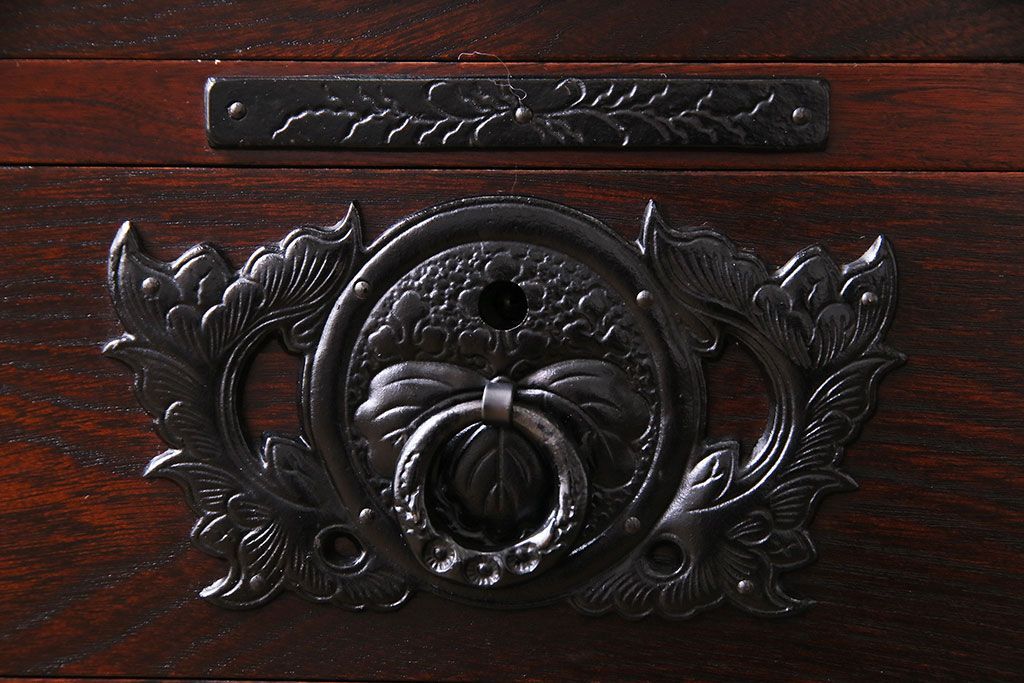 中古　岩谷堂箪笥　開き戸付き　上質な和の雰囲気漂う立長箪笥(和タンス・チェスト)(定価約38万円)