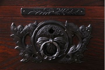 中古　岩谷堂箪笥　開き戸付き　上質な和の雰囲気漂う立長箪笥(和タンス・チェスト)(定価約38万円)