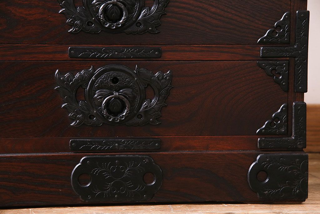 中古　岩谷堂箪笥　開き戸付き　上質な和の雰囲気漂う立長箪笥(和タンス・チェスト)(定価約38万円)