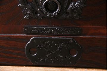 中古　岩谷堂箪笥　開き戸付き　上質な和の雰囲気漂う立長箪笥(和タンス・チェスト)(定価約38万円)