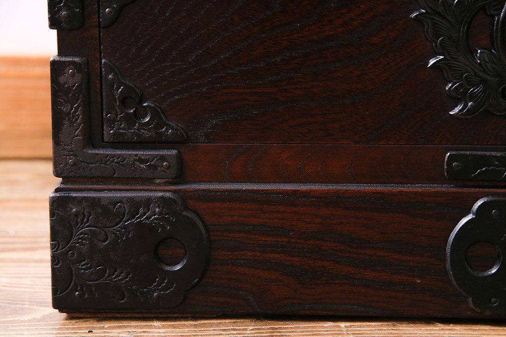 中古　岩谷堂箪笥　開き戸付き　上質な和の雰囲気漂う立長箪笥(和タンス・チェスト)(定価約38万円)