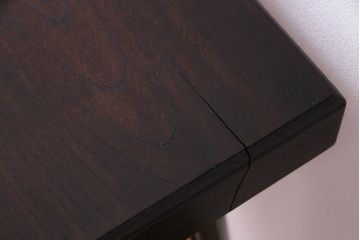 リメイク品　古材使用　欅材の深い色味が魅力の鉄脚テーブル(サイドテーブル、作業台、カフェテーブル)(R-029727)