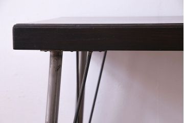 リメイク品　古材使用　欅材の深い色味が魅力の鉄脚テーブル(サイドテーブル、作業台、カフェテーブル)(R-029727)