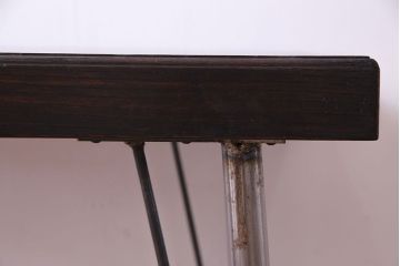 リメイク品　古材使用　欅材の深い色味が魅力の鉄脚テーブル(サイドテーブル、作業台、カフェテーブル)(R-029727)