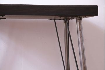 リメイク品　古材使用　欅材の深い色味が魅力の鉄脚テーブル(サイドテーブル、作業台、カフェテーブル)(R-029727)