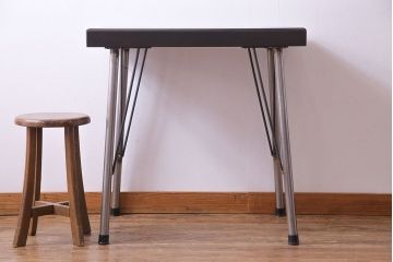 リメイク品　古材使用　欅材の深い色味が魅力の鉄脚テーブル(サイドテーブル、作業台、カフェテーブル)(R-029727)