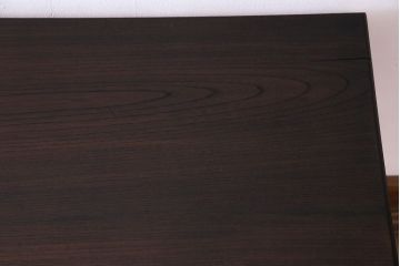リメイク品　古材使用　欅材の深い色味が魅力の鉄脚テーブル(サイドテーブル、作業台、カフェテーブル)(R-029727)