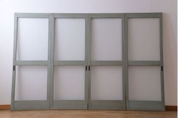 ペイント家具　光を取り込む銀モールガラス入り格子戸(ガラス戸、引き戸、建具)
