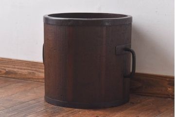 アンティーク雑貨　和製アンティーク　使い込まれた古い木の質感が味わい深い一斗升(一斗マス)