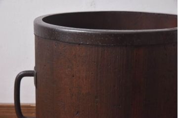 アンティーク雑貨　和製アンティーク　使い込まれた古い木の質感が味わい深い一斗升(一斗マス)