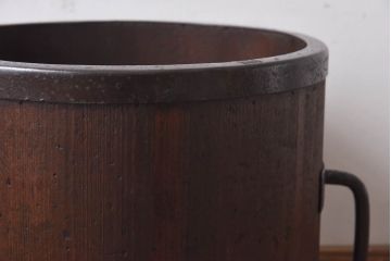 アンティーク雑貨　和製アンティーク　使い込まれた古い木の質感が味わい深い一斗升(一斗マス)