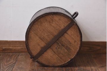 アンティーク雑貨　和製アンティーク　使い込まれた古い木の質感が味わい深い一斗升(一斗マス)