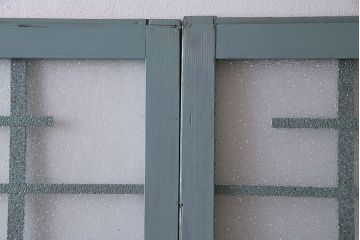 アンティーク建具　昭和初期　色ガラス・当時物ダイヤガラス入り!　シャビーな雰囲気が可愛いらしいペイントガラス戸2枚セット(1)
